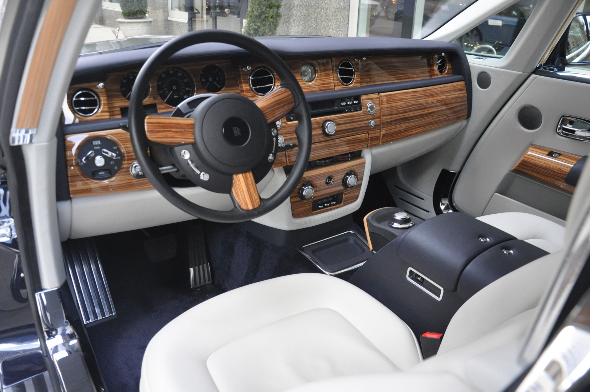 Rolls Royce Phantom 8 Interior