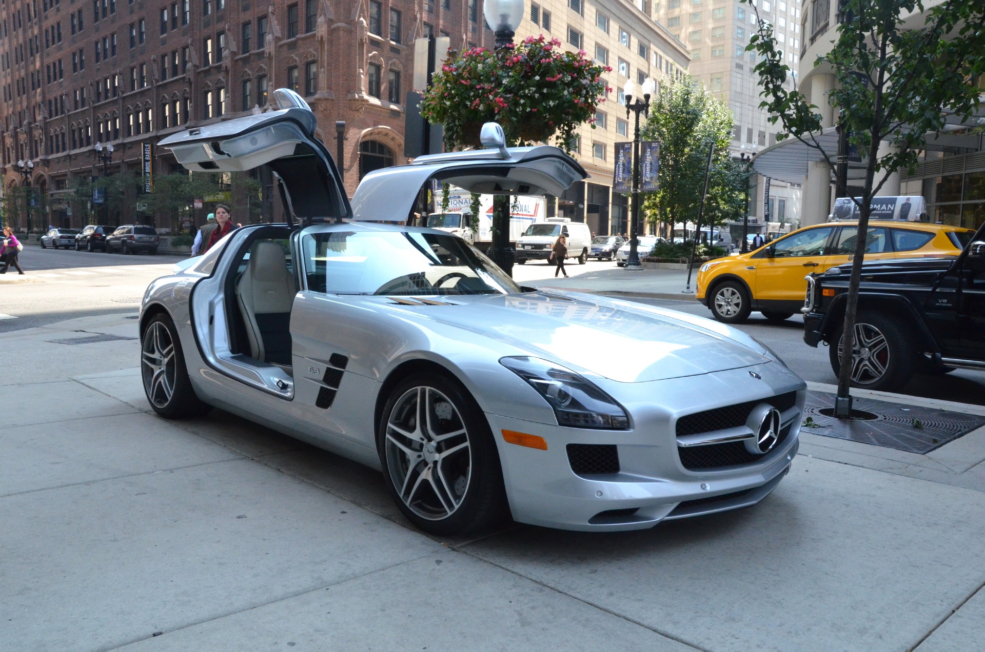 Mercedes Benz SLS для ОАЭ