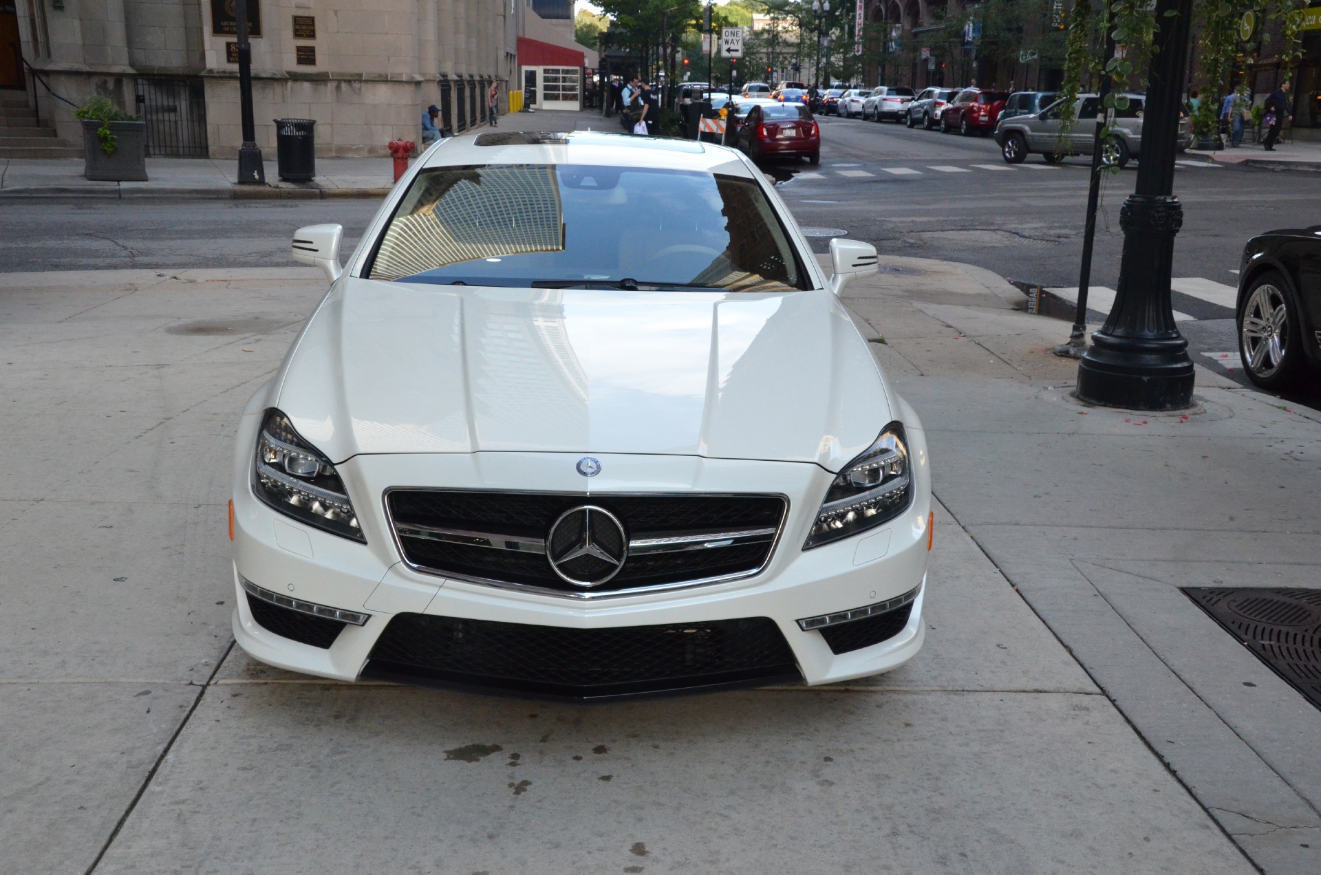 Мерседес CLS 63 AMG белый