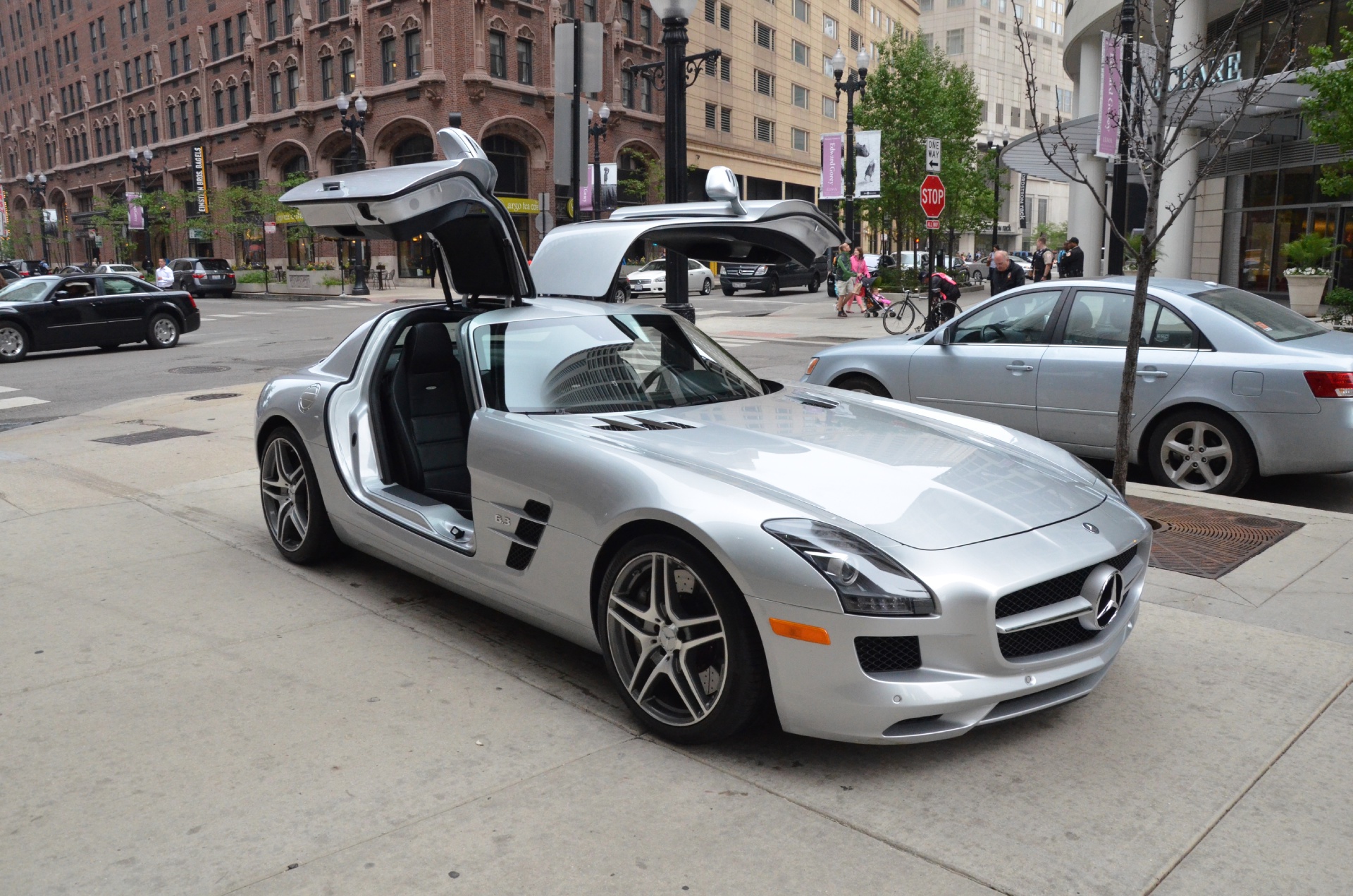 Mercedes Benz SLS для ОАЭ