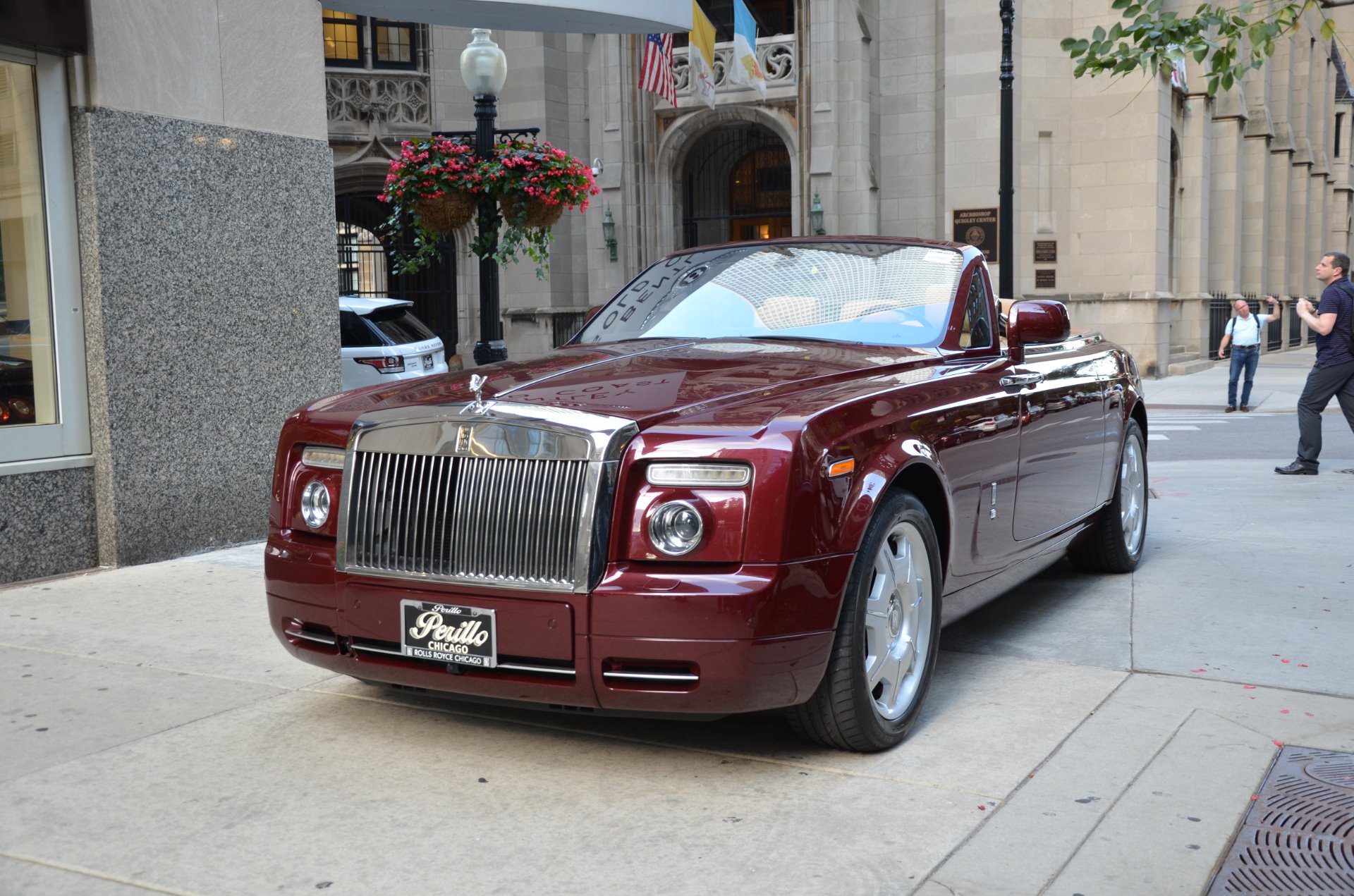 Rolls Royce Phantom розовый