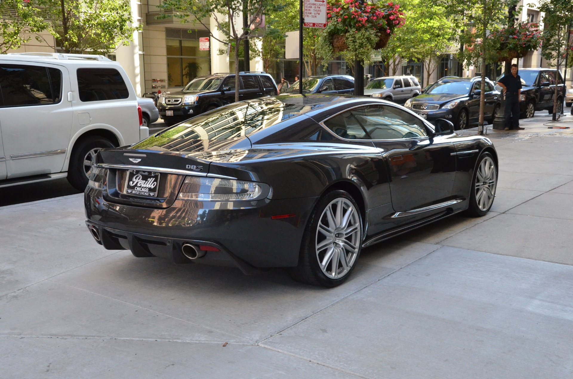 Aston martin dbs 2010