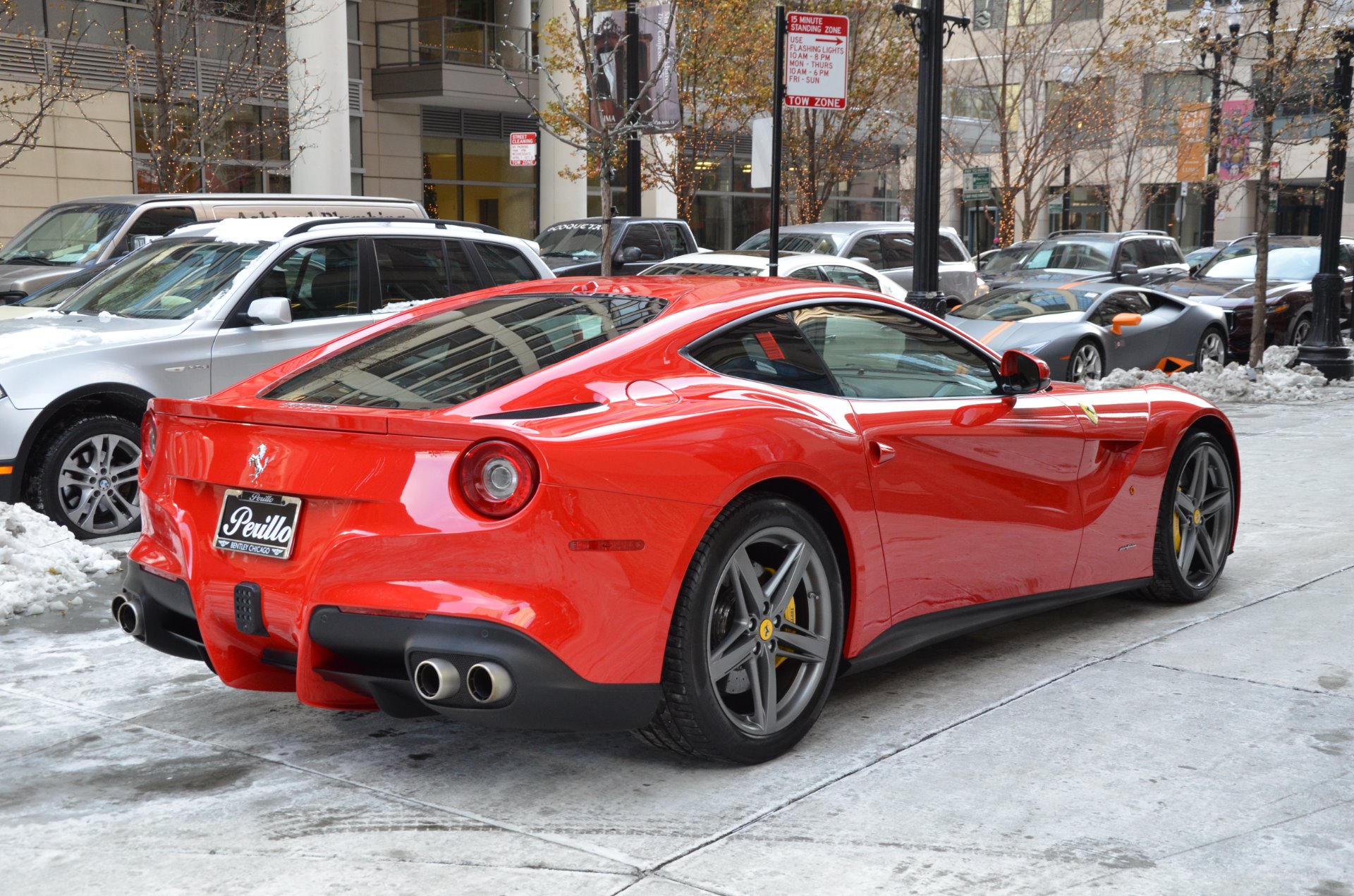 Ferrari f12 Berlinetta зелёная