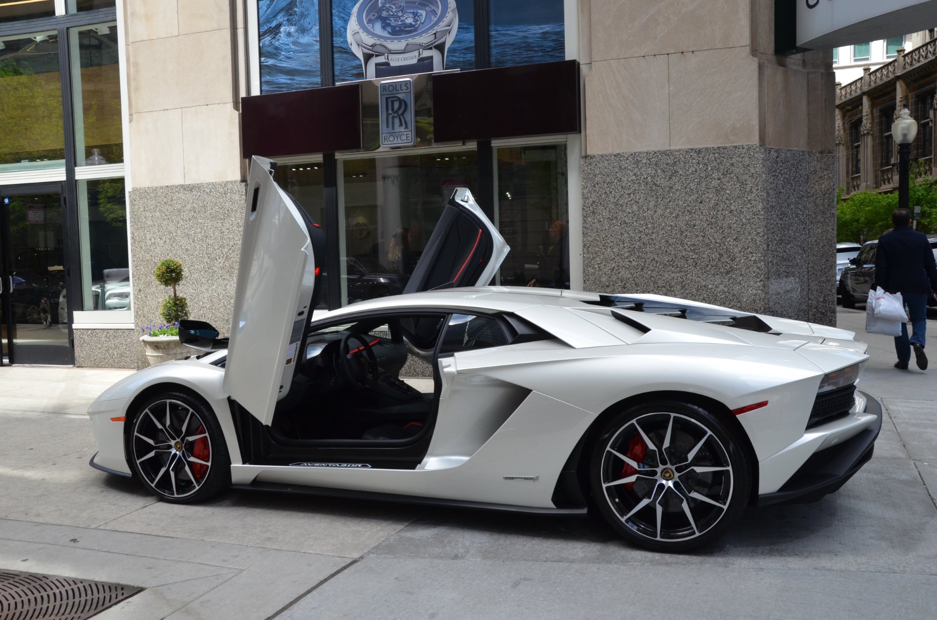 Lamborghini Aventador 4 двери