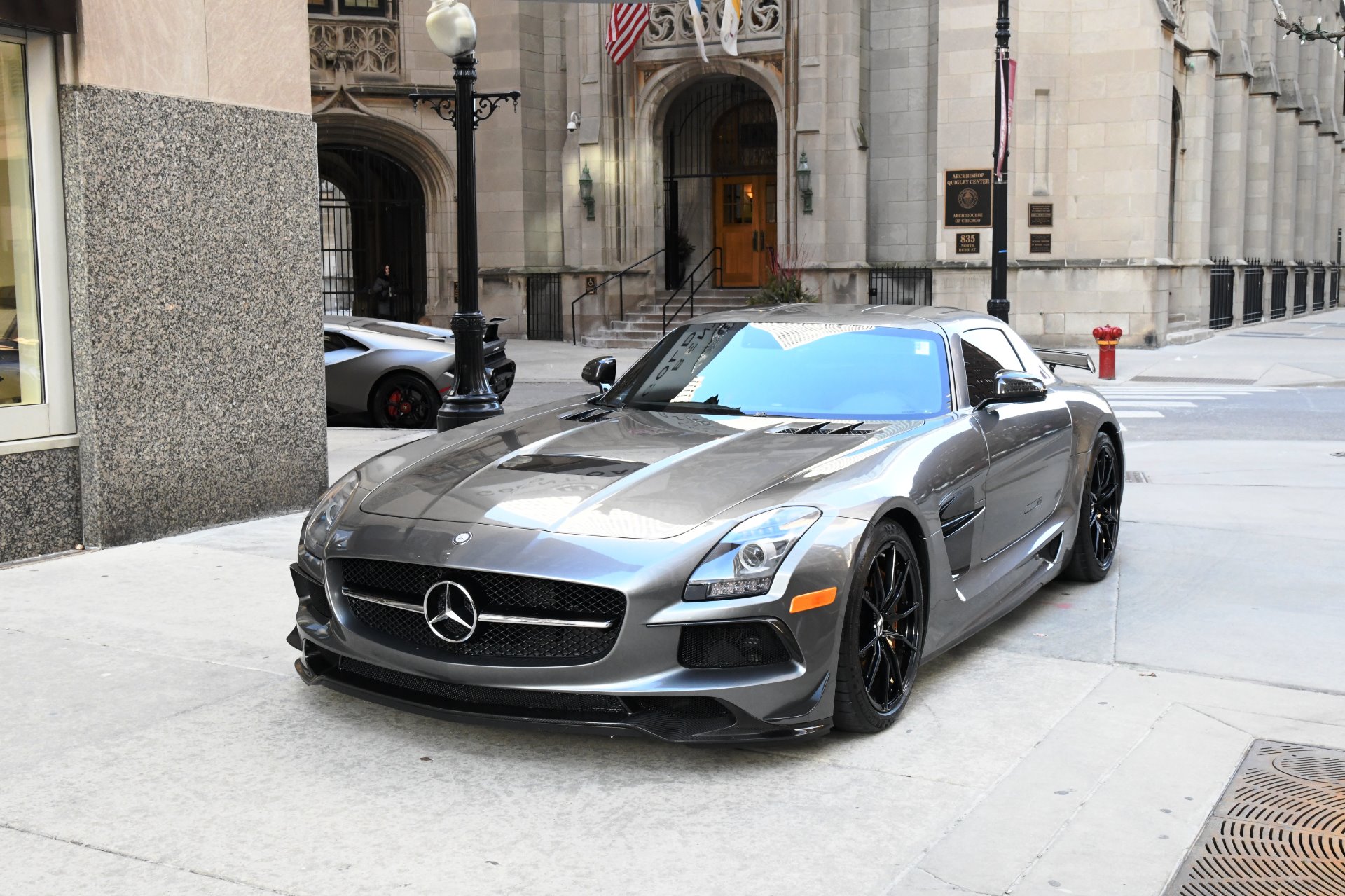 Мерседес SLS AMG черный красный