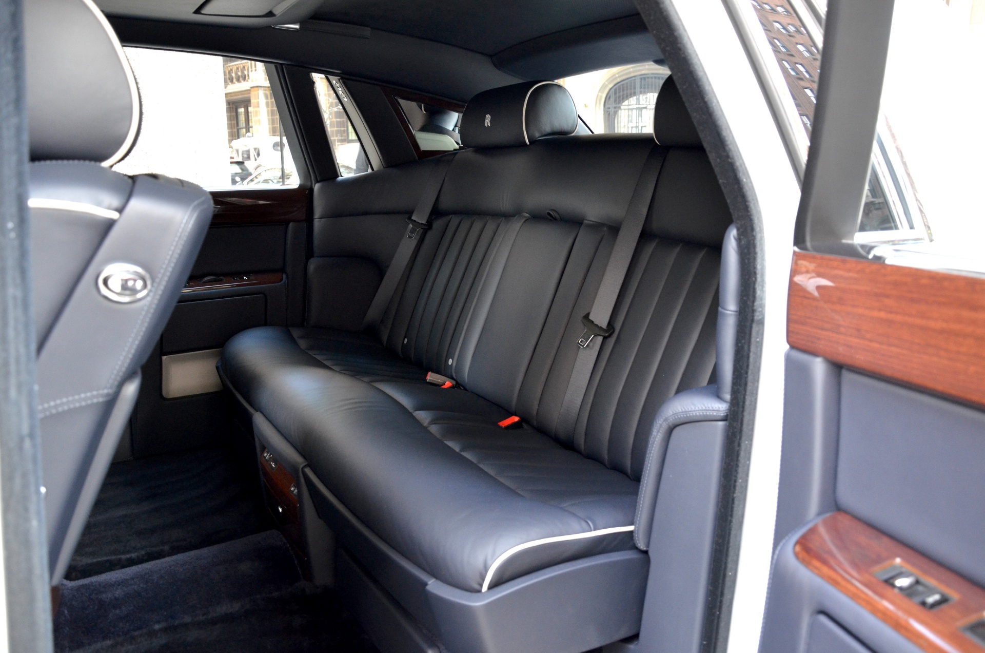 Cars: Best back seats - Rolls-Royce Phantom (1) - CNNMoney.com