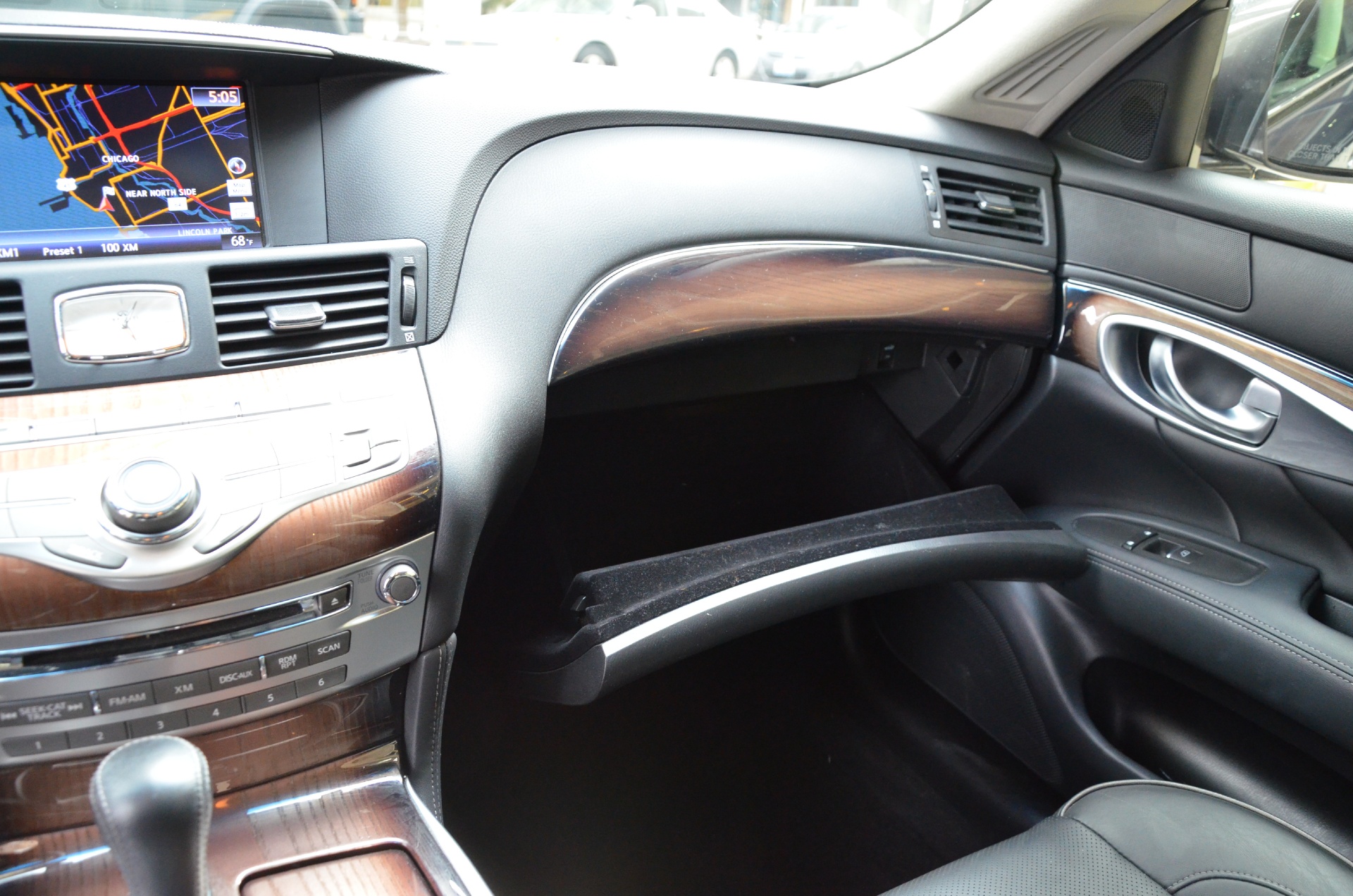 2022 Infiniti M37 Interior