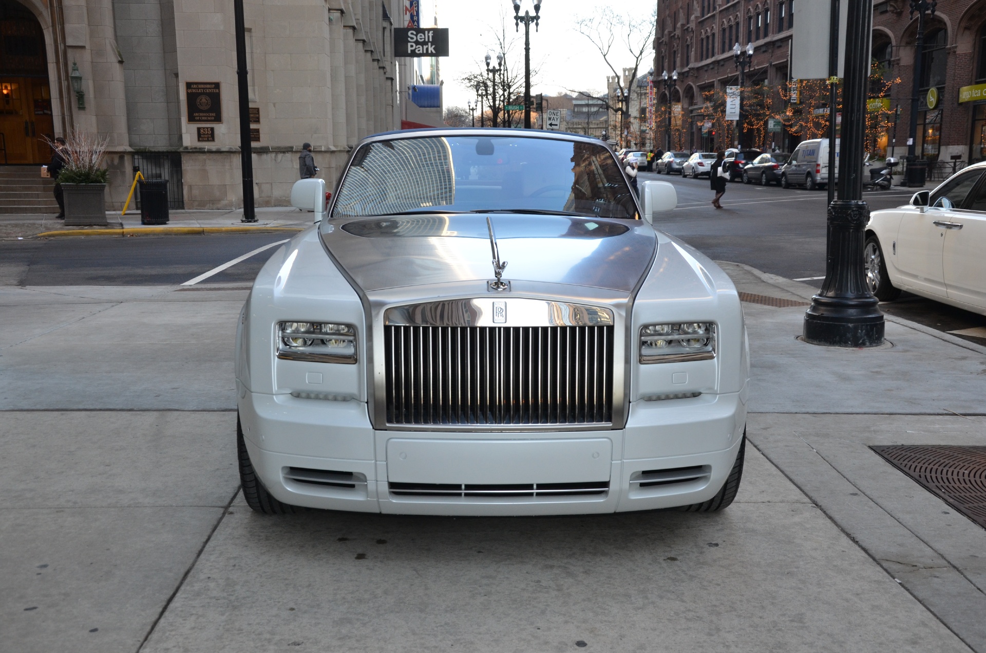 Rolls-Royce Phantom Drophead Coupe Monster Truck Looks Real