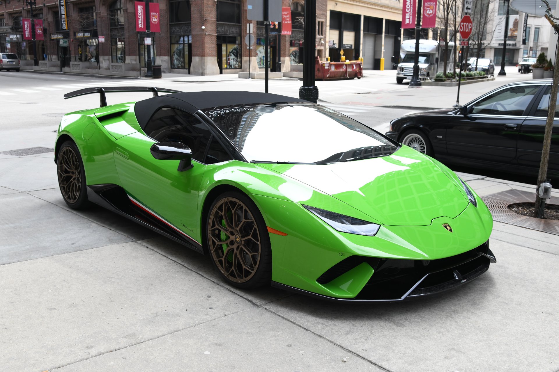 Used 2019 Lamborghini Huracan Spyder LP 640-4 Performante Spyder For Sale  (Sold) | Bentley Gold Coast Chicago Stock #GC-MIR384