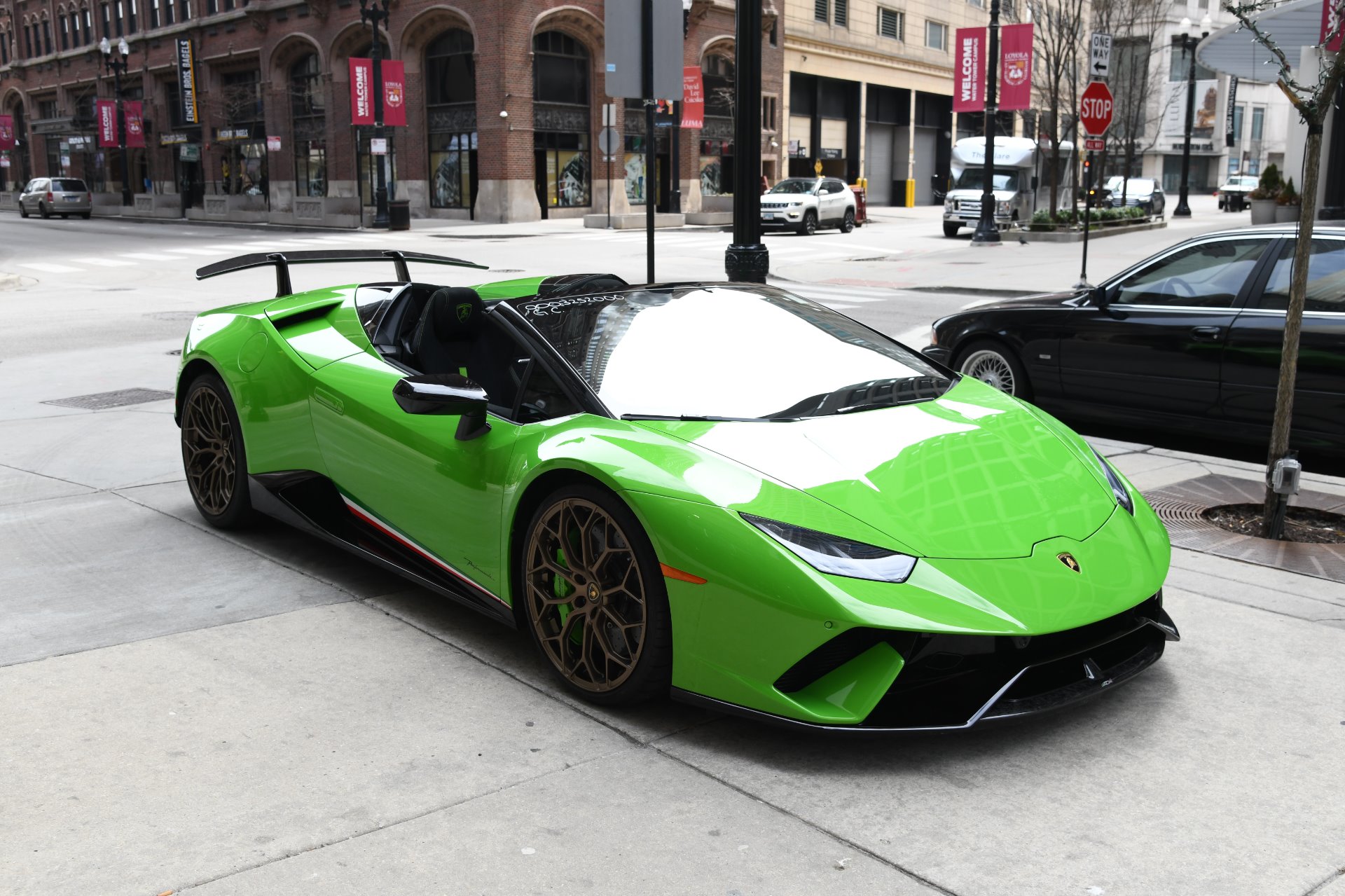 Used 2019 Lamborghini Huracan Spyder LP 640-4 Performante Spyder For Sale  (Sold) | Bentley Gold Coast Chicago Stock #GC-MIR384