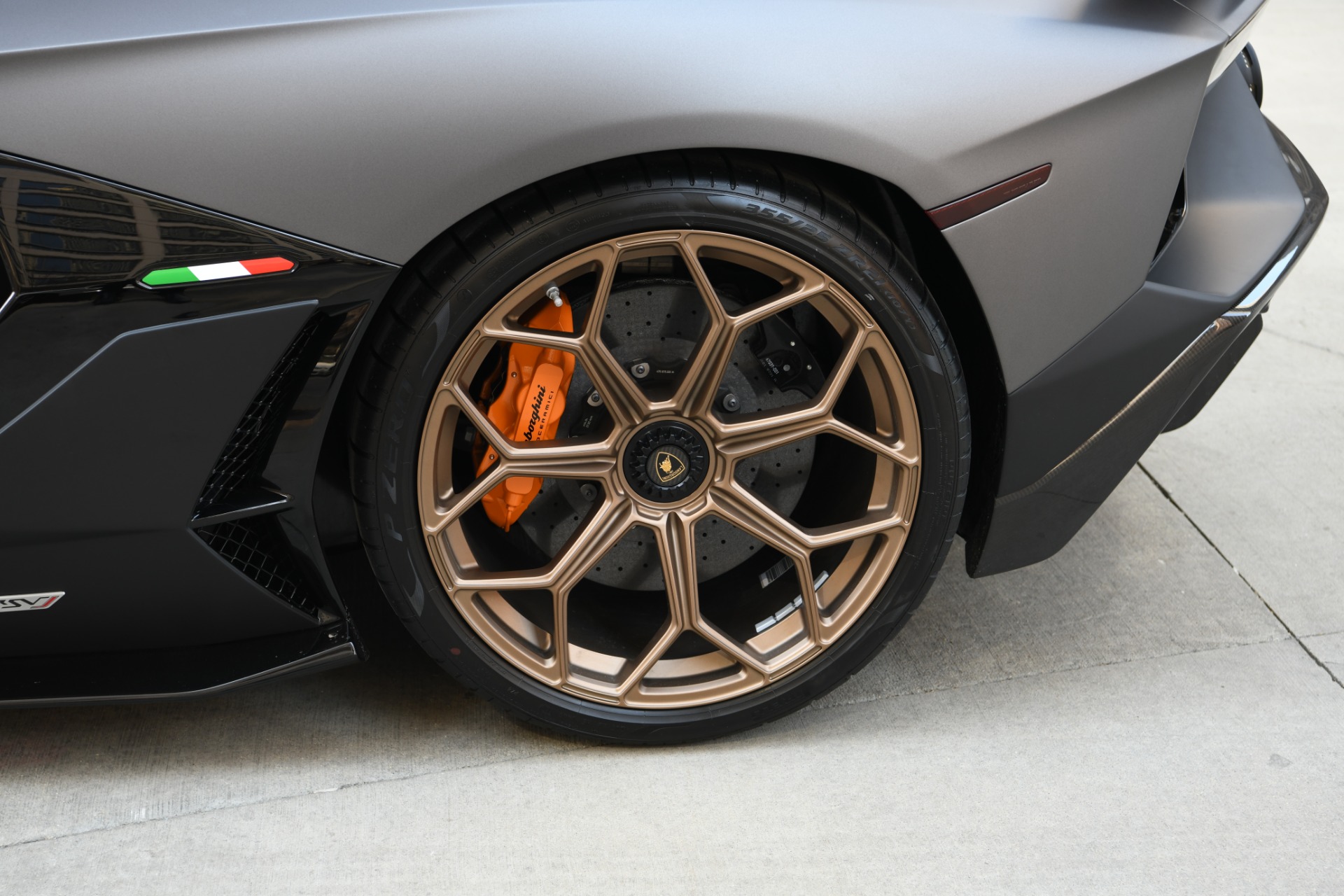 1/18 Lamborghini Aventador SVJ Novitec LV Brown Carbon base