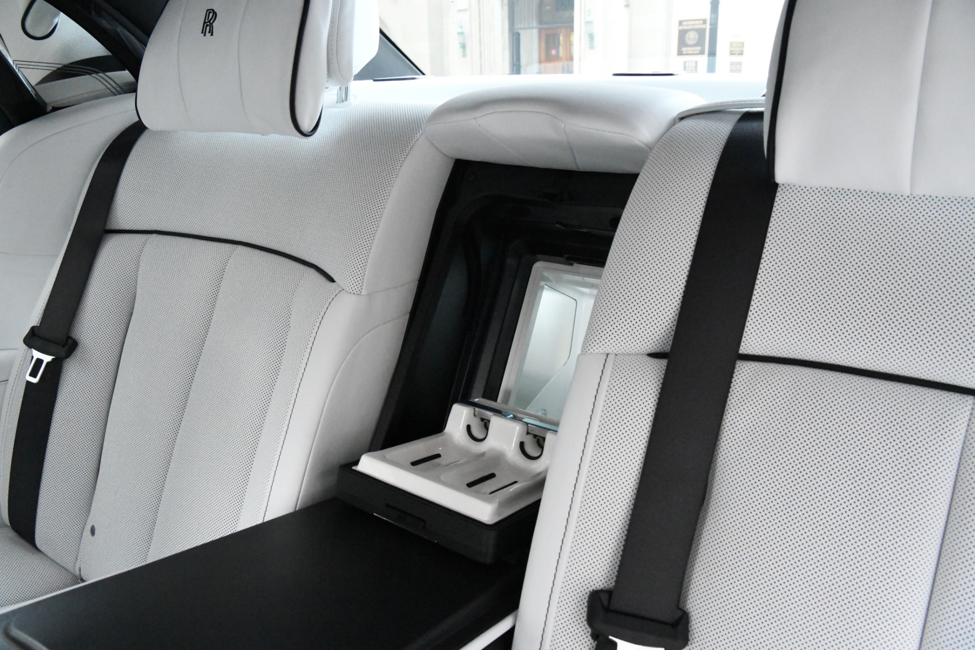 Cars: Best back seats - Rolls-Royce Phantom (1) - CNNMoney.com