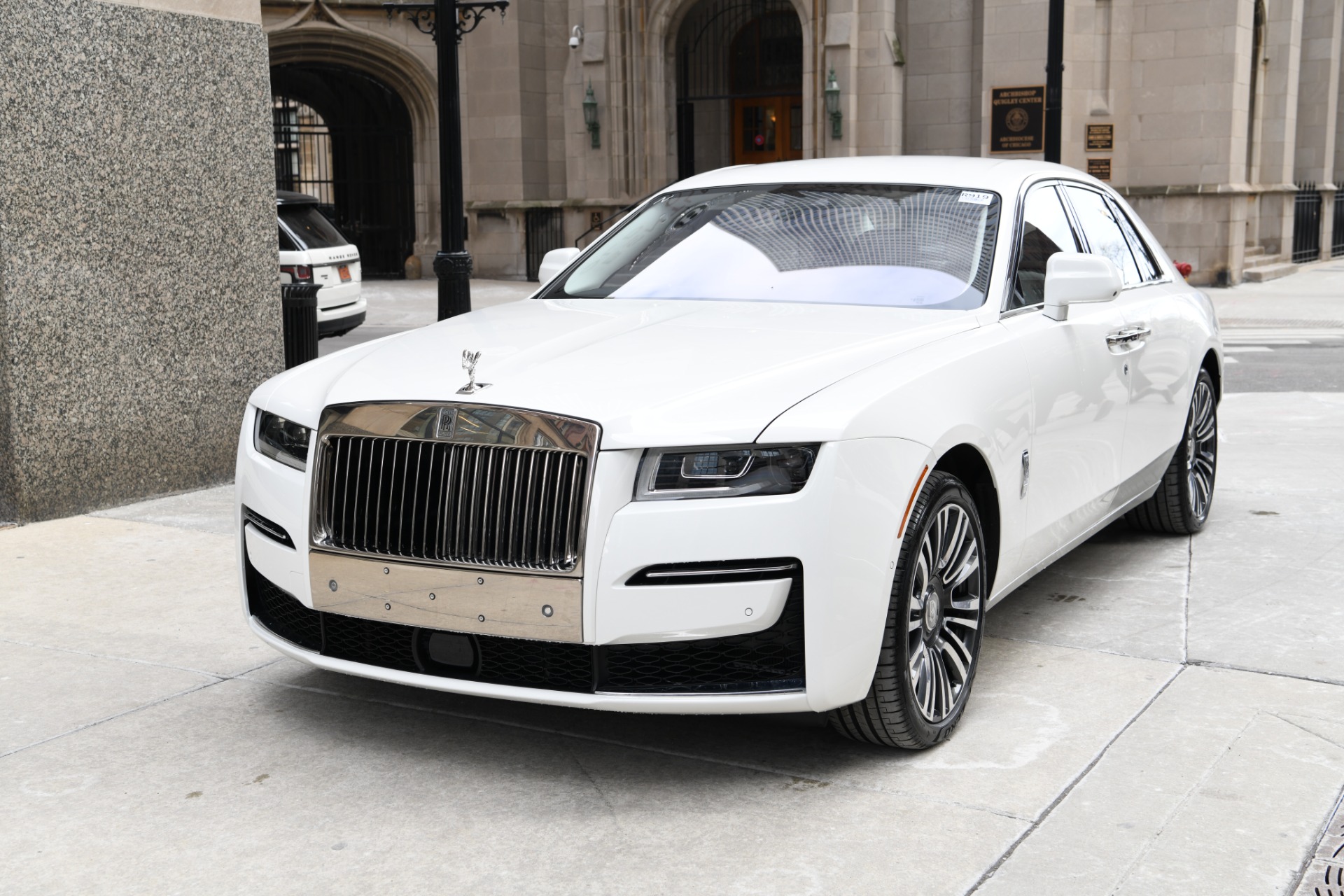 Dàn xe sang hội ngộ tại Sài Gòn cuối tuần RollsRoyce Ghost có ngoại hình  đặc biệt gây chú ý